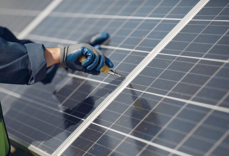 Réparation et maintenance panneaux solaires